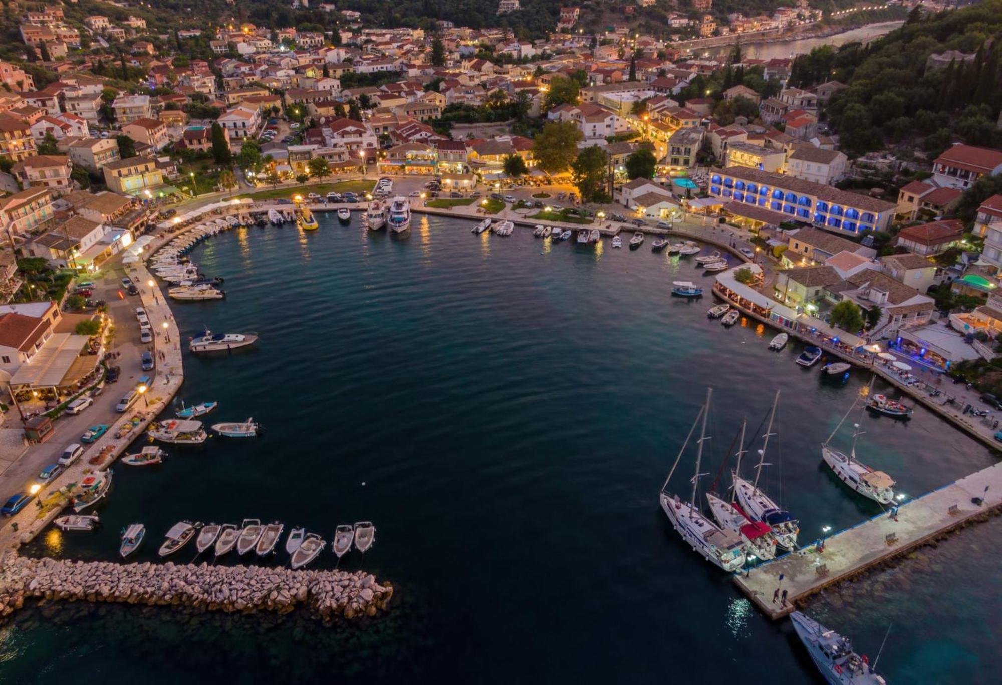 Kassiopi Piazza Suites Exteriör bild